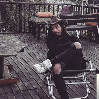 Deniz Üstü Köpürür (2017)