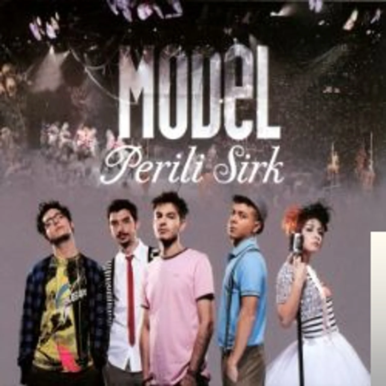 Model - Ellerinde Ellerin