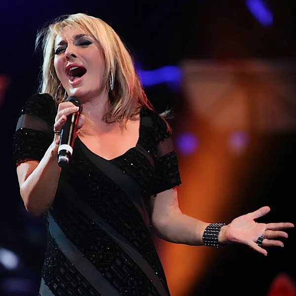 Googoosh - Talagh (Live)