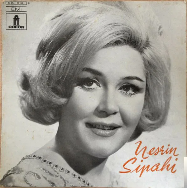 Nesrin Sipahi - Agora Meyhanesi/Benim de Canım Var