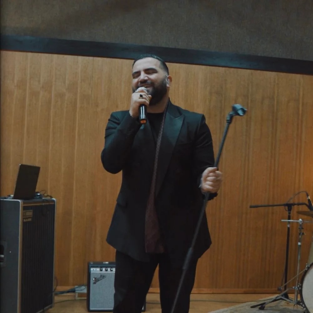 Arsalan - Oon Faghat Mikhad Khosh Begzaroone (Live)