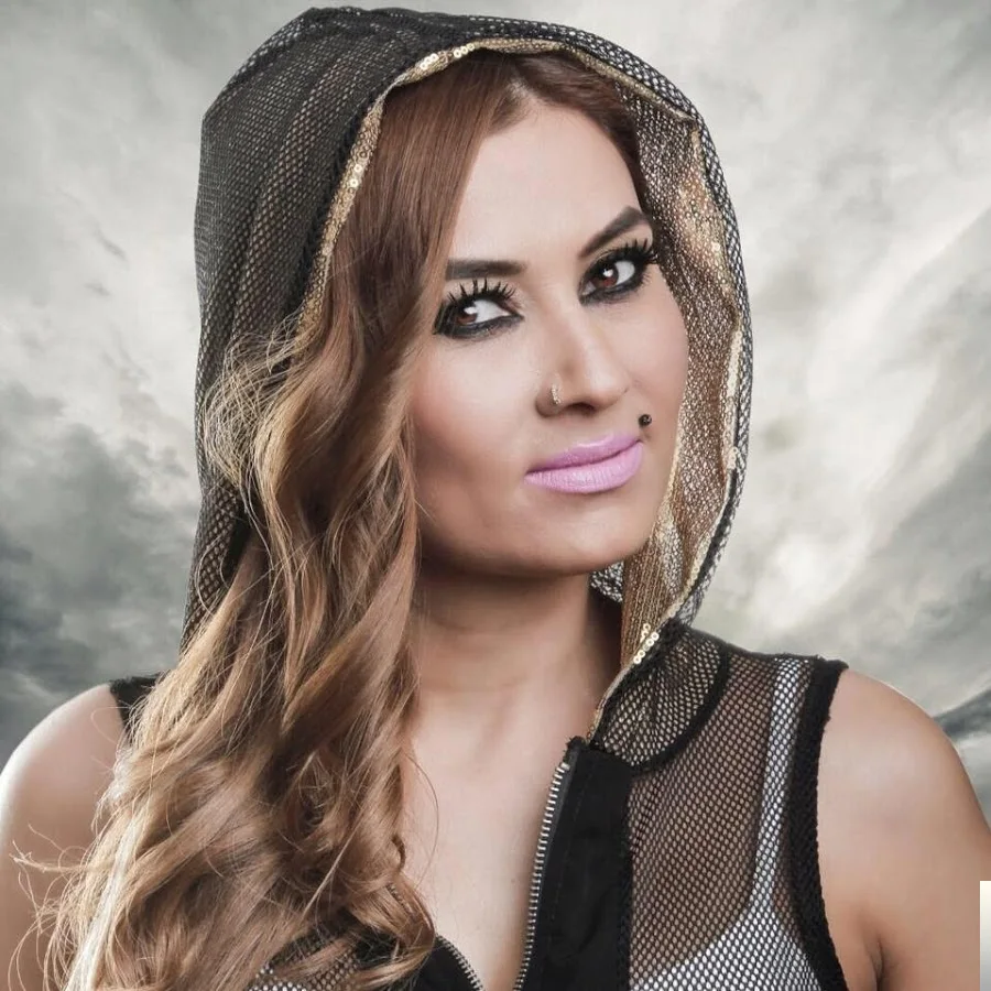 Tuğba Başaran - Delinin Biri
