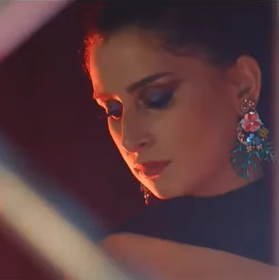 Leyla BG - Gidiyorum Ağlama