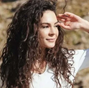 Ebru Şahin - Bahçada Yeşil Çınar