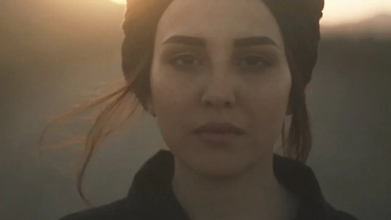 Niloofar Mohebbi - Ranj Agah