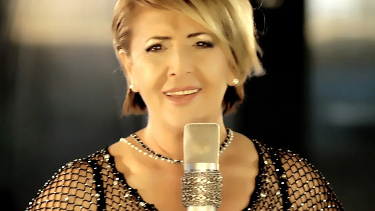 Nooshafarin - Roya