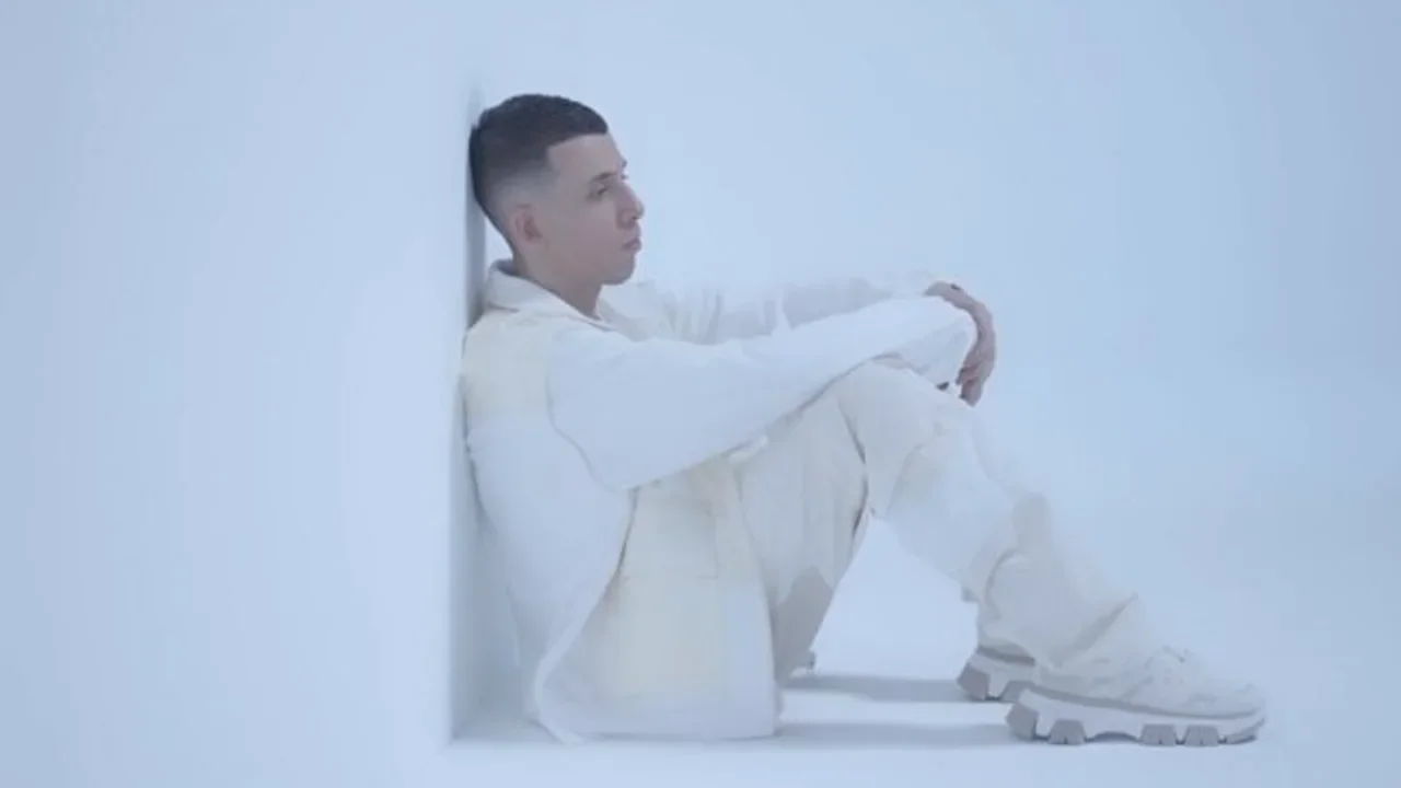 Koorosh - Nasho Azam Door (Ft Sami Low)