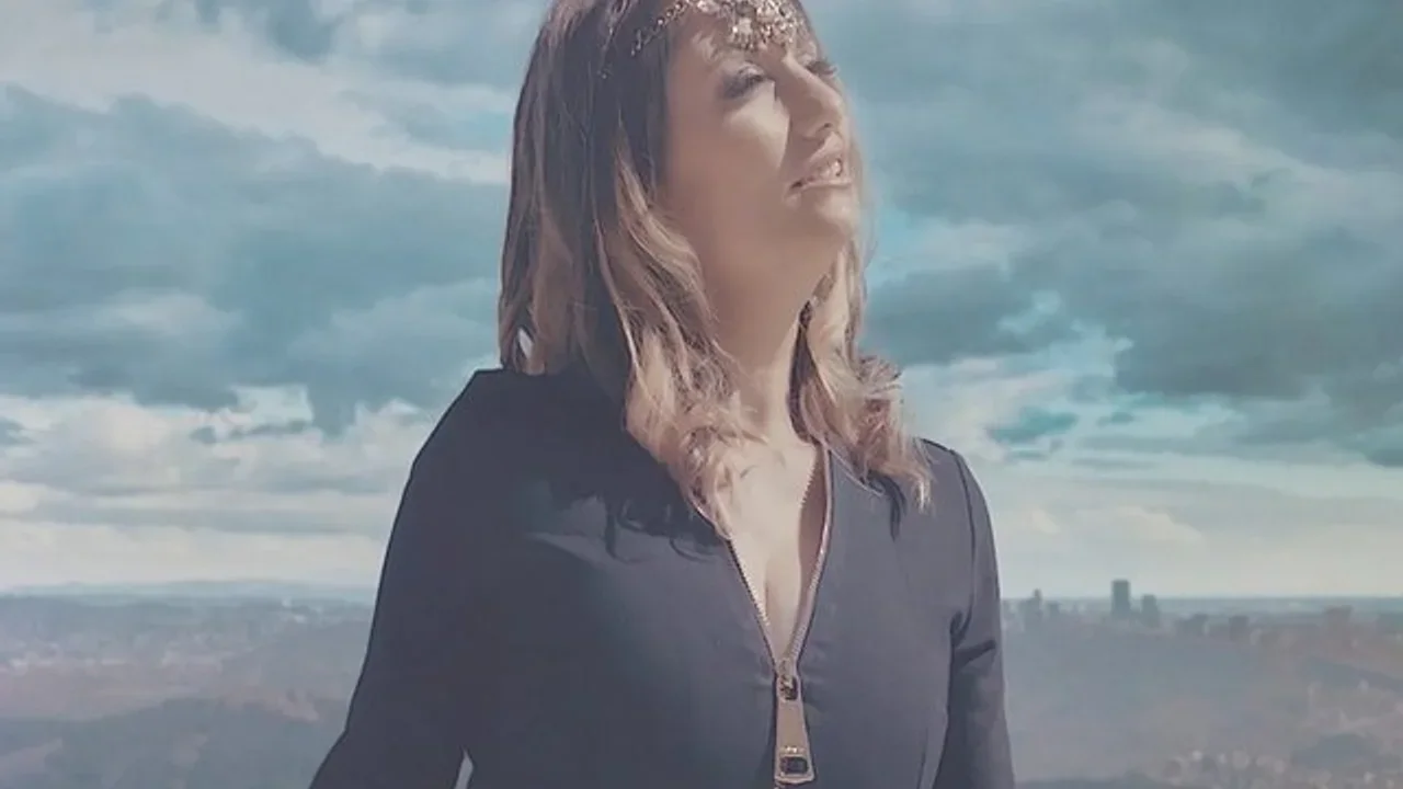 Helen - In Arezoomeh