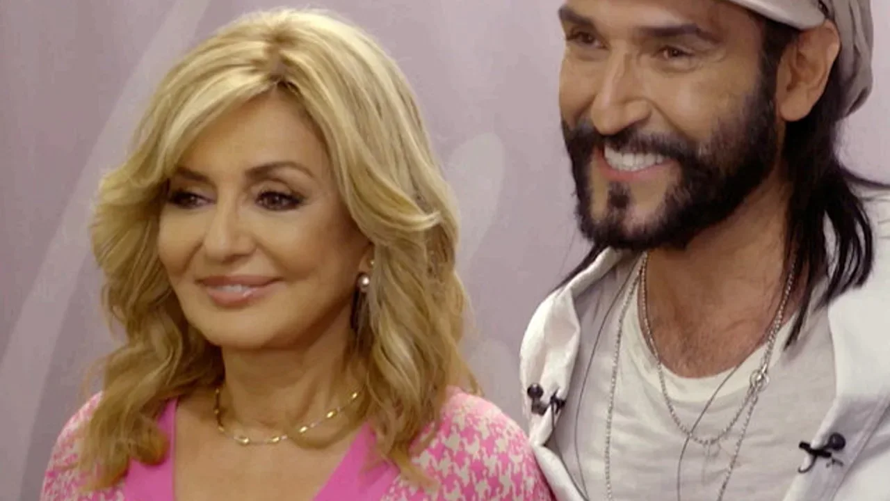 Bolour Banafsh - Googoosh Concert