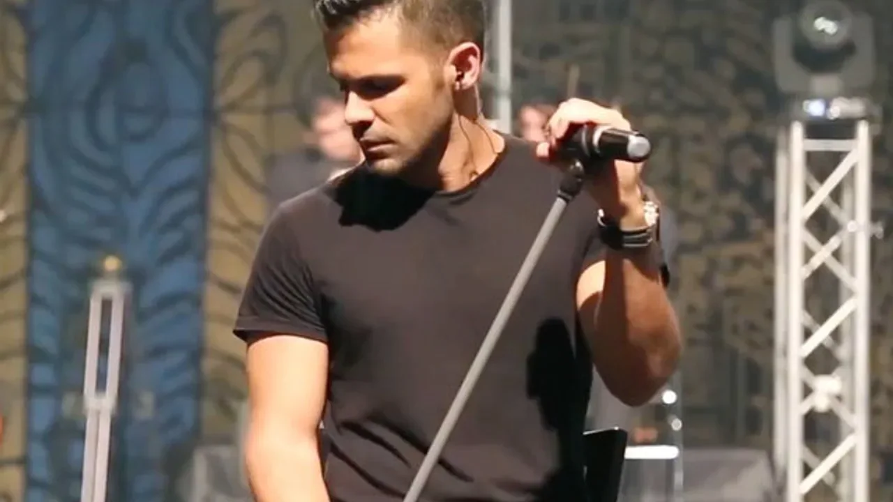 Sirvan Khosravi - Bazam Betab (Unplugged)