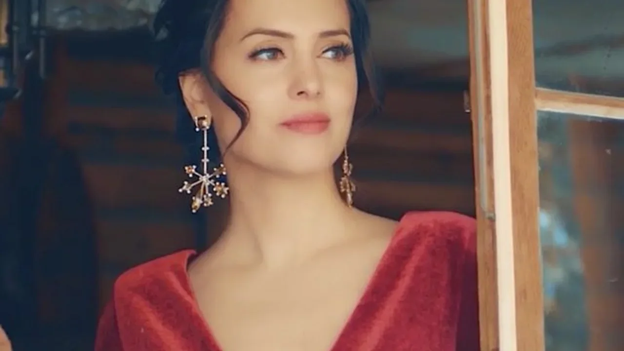 Pegah Aram - Charkhe Falak
